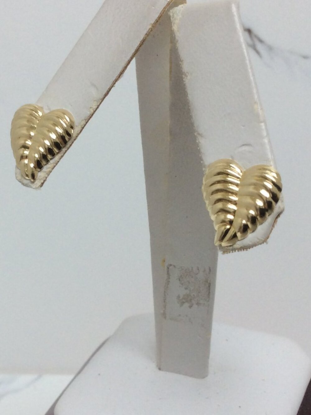14K YELLOW REAL Gold Heart Shaped Stud Earrings .06gr